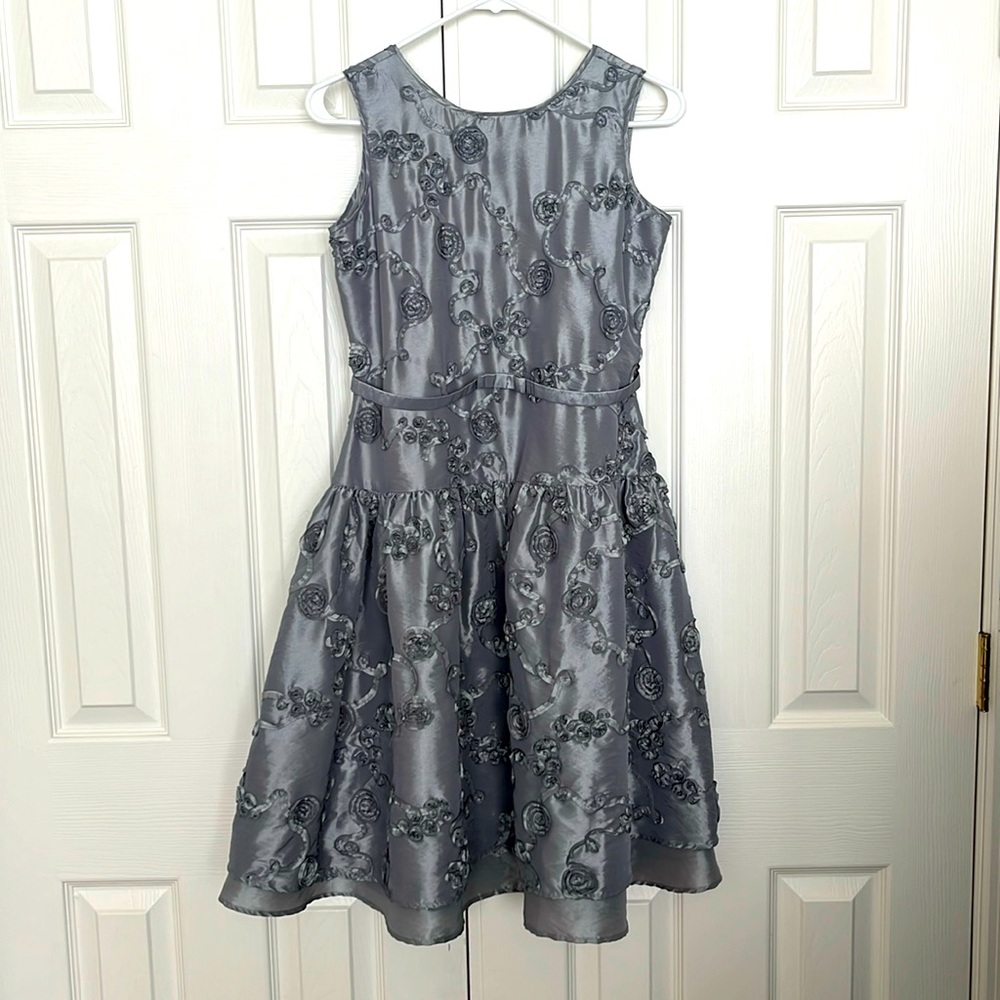 American Girl girls dress size 16, like new condition! Beautiful detail!